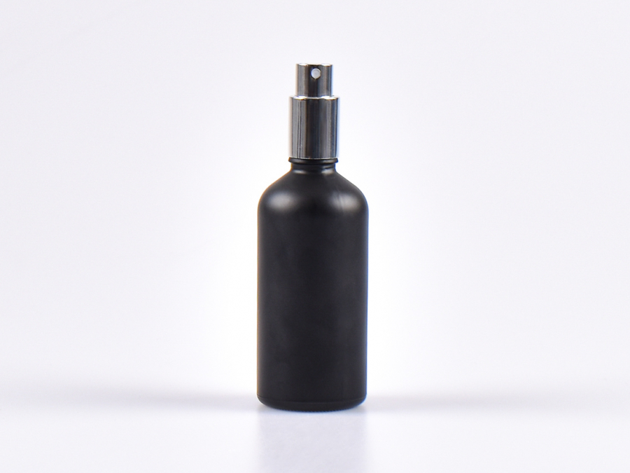 Schwarzglasflasche 100ml, mit Zerstäuber Aluminium, 4 Color