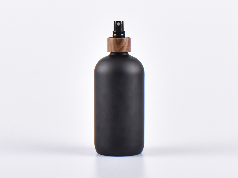 Schwarzglasflasche 500ml, mit Zerstäuber Walnut