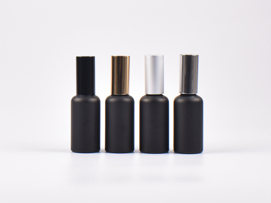 Schwarzglasflasche 50ml, mit Zerstäuber Aluminium, 4 Color