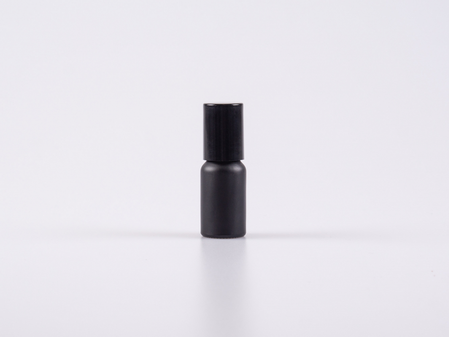 Glasflasche-mit-Roll-On-Montur-Glas-Stahl