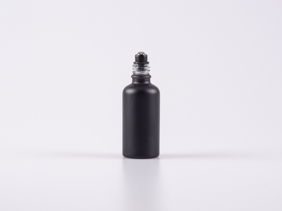 Glasflasche-mit-Roll-On-Montur-Glas-Stahl