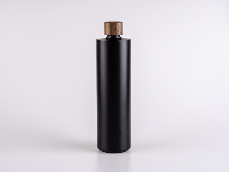 Flasche "Tara" 450ml, matt-schwarz, mit Walnutdeckel