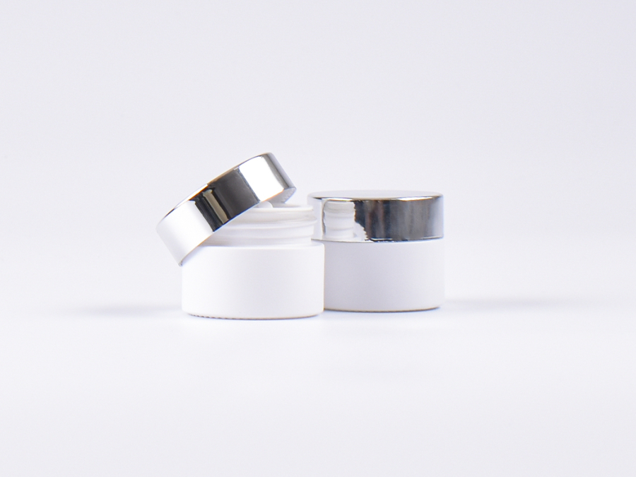 Weissglasdose, 15ml, mit Deckel silber