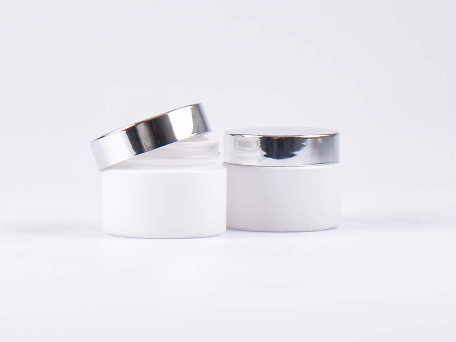 Weissglasdose, 50ml, mit Deckel silber