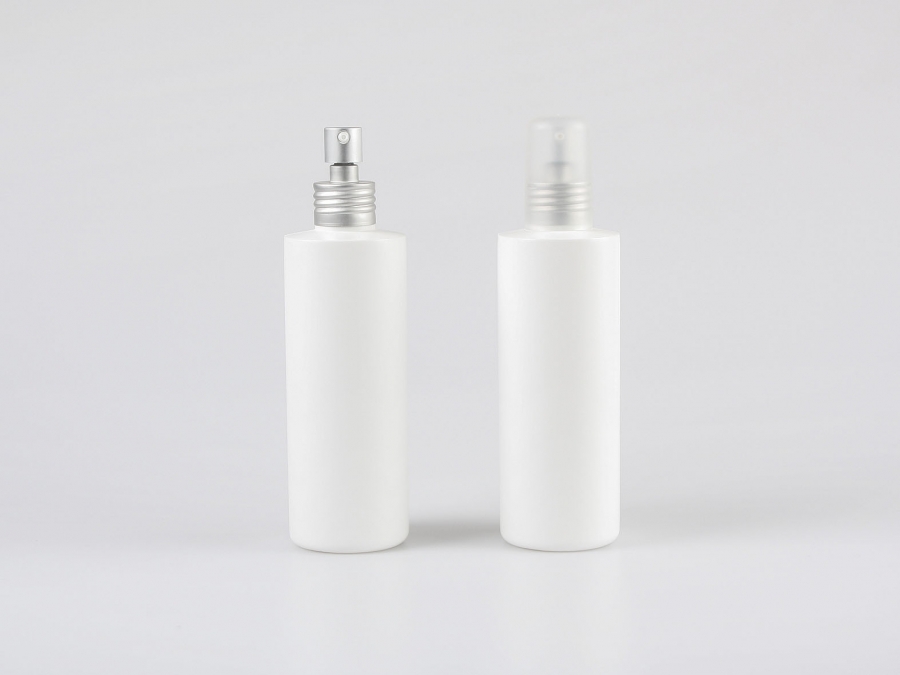 lotionsflasche-weiss-aluminiumpumpe