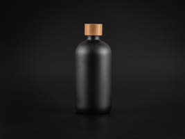 Schwarzglasflasche 500ml, mit Schraubverschluss Bambus