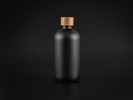 Schwarzglasflasche 480ml, mit Schraubverschluss Bambus