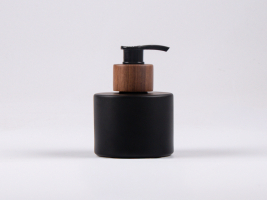 Schwarzglasflasche Lilly 130 ml - Dispenser Walnut