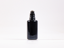 Glasflasche-mit-Roll-On-Montur-Glas-Stahl