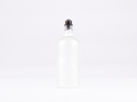 Glasflasche-mit-Roll-On-Montur-Glas-Stahl