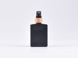 Schwarzglasflasche "Miro" 50ml, mit Zerstäuber Bambus