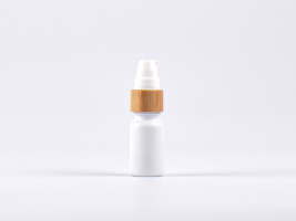Weissglasflasche 10ml, mit Lotionspumpe Bambus