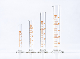 messzylinder-glas-kosmetik